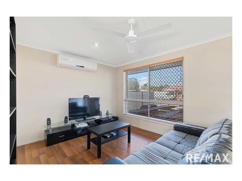 111 Limpus Street, Urangan QLD 4655