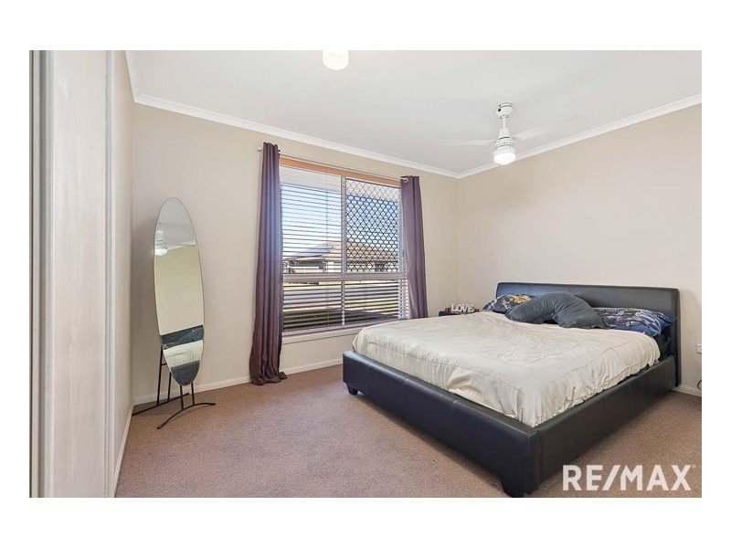 111 Limpus Street, Urangan QLD 4655