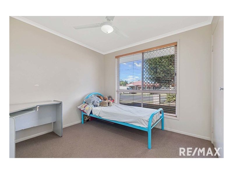 111 Limpus Street, Urangan QLD 4655
