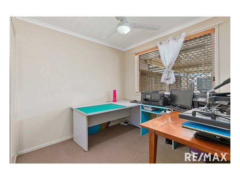 111 Limpus Street, Urangan QLD 4655