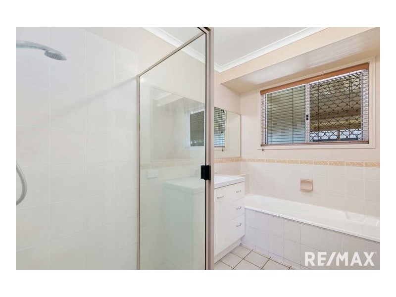 111 Limpus Street, Urangan QLD 4655