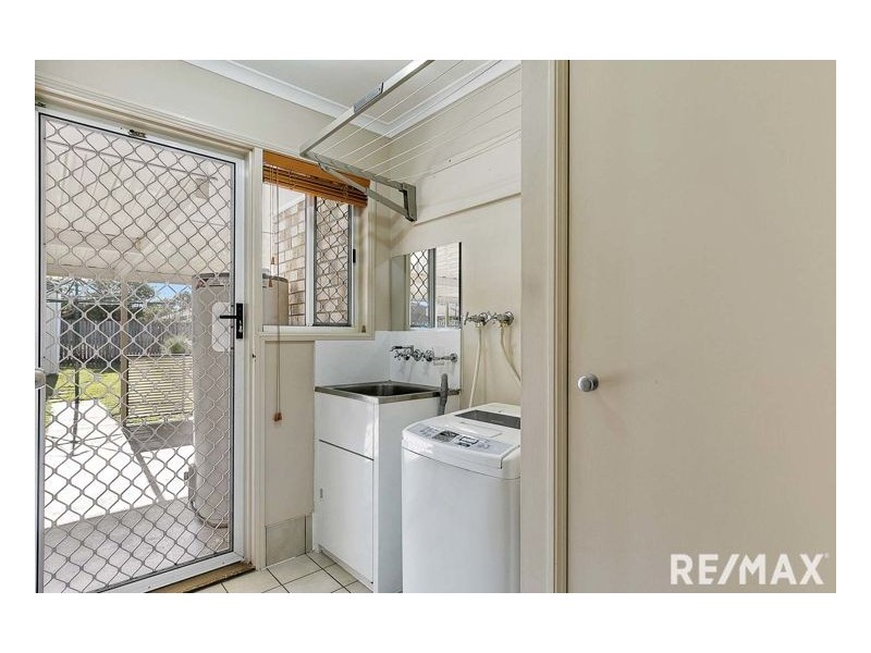 111 Limpus Street, Urangan QLD 4655