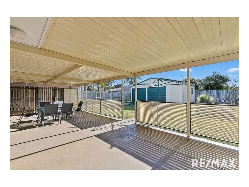 111 Limpus Street, Urangan QLD 4655