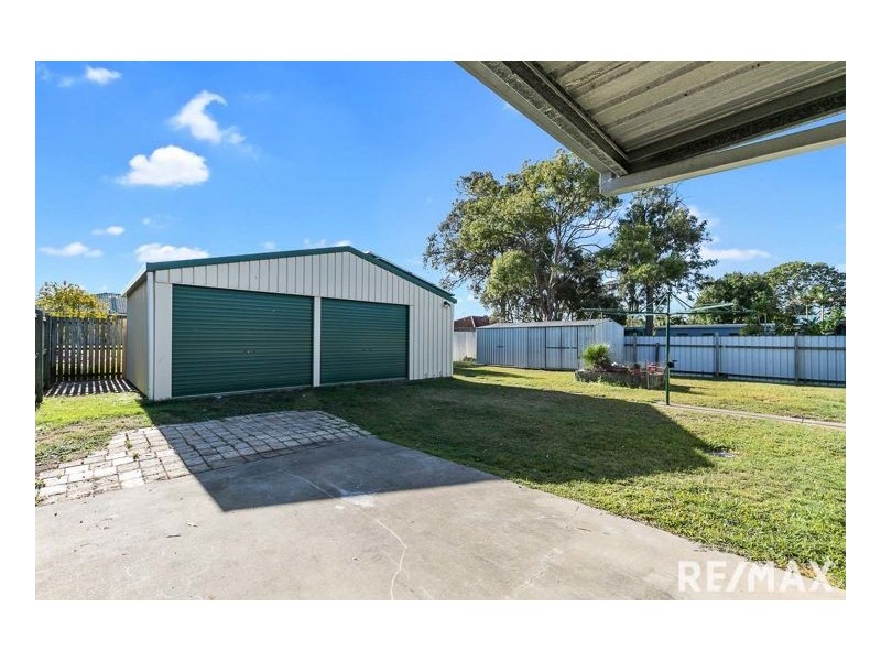 111 Limpus Street, Urangan QLD 4655