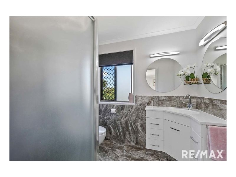 12 Flinders Street, Point Vernon QLD 4655