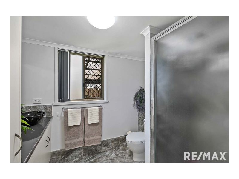 12 Flinders Street, Point Vernon QLD 4655