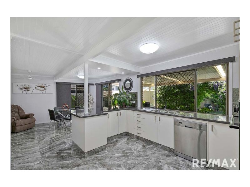 12 Flinders Street, Point Vernon QLD 4655