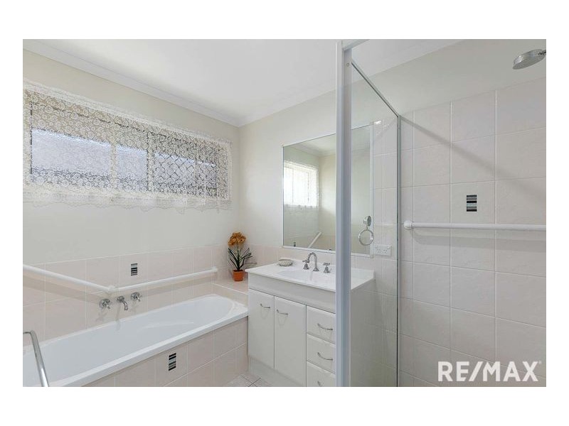 6 Joselyn Drive, Point Vernon QLD 4655