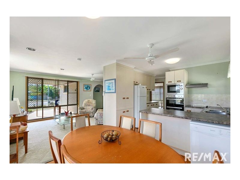 733 Boat Harbour Drive, Urangan QLD 4655
