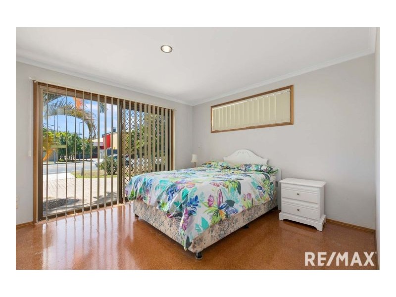 733 Boat Harbour Drive, Urangan QLD 4655