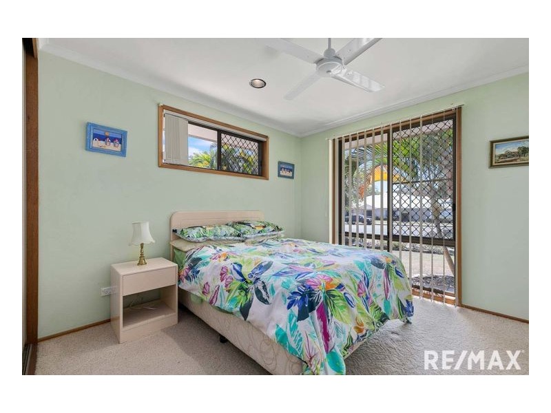 733 Boat Harbour Drive, Urangan QLD 4655