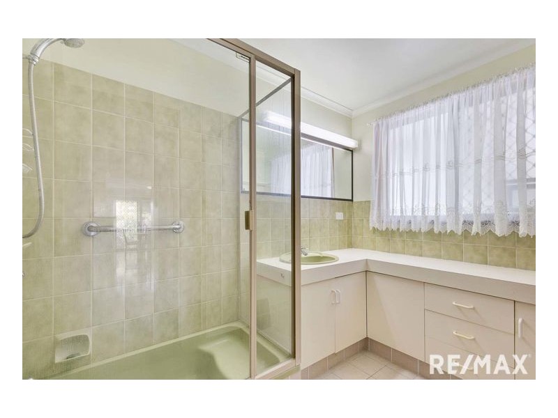 733 Boat Harbour Drive, Urangan QLD 4655