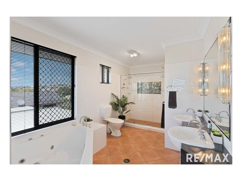 17 Rathdowne Court, Urraween QLD 4655