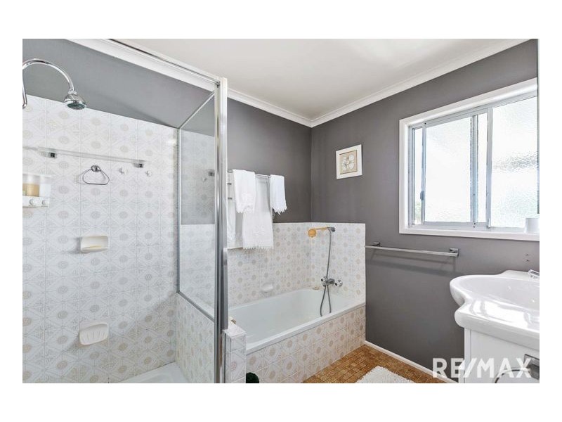 9 Hayworth Street, Point Vernon QLD 4655