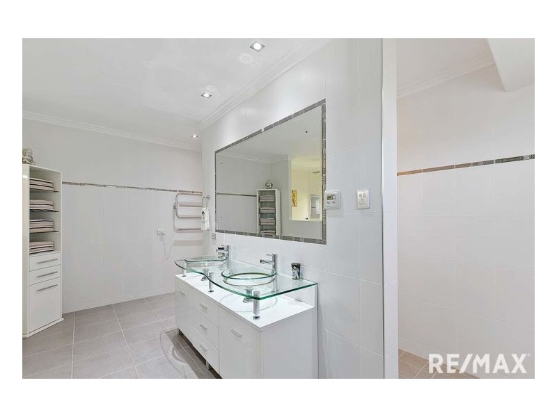 11 Mermaid Court, Eli Waters QLD 4655