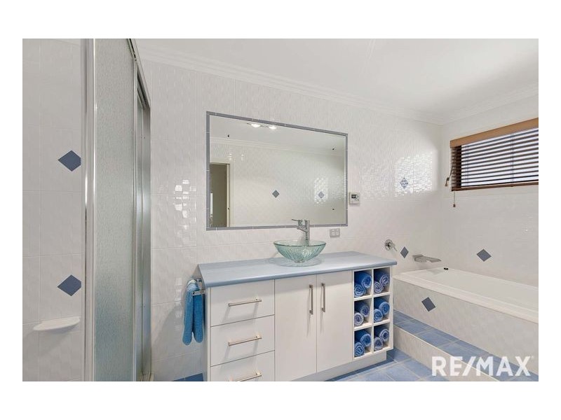 11 Mermaid Court, Eli Waters QLD 4655