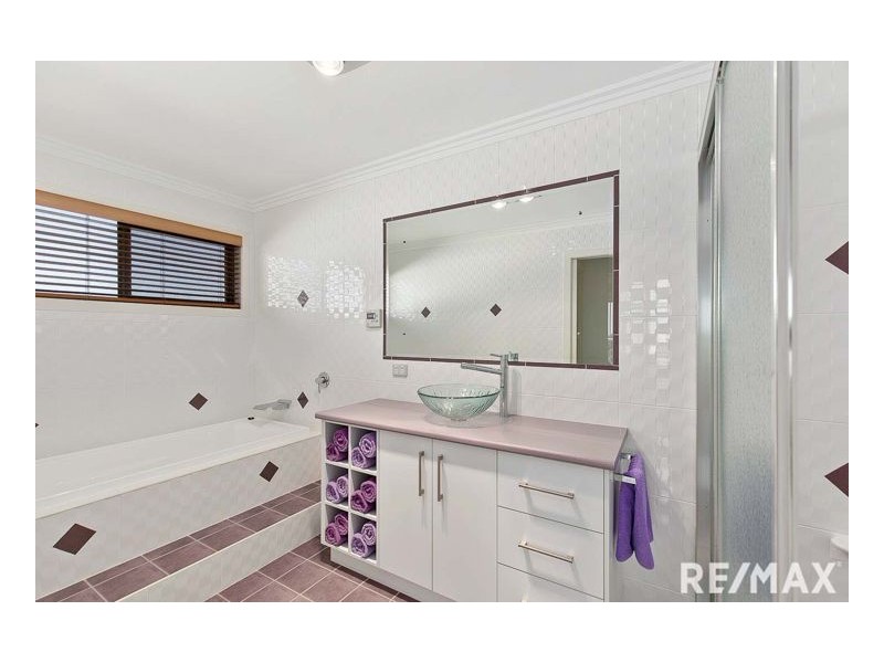 11 Mermaid Court, Eli Waters QLD 4655