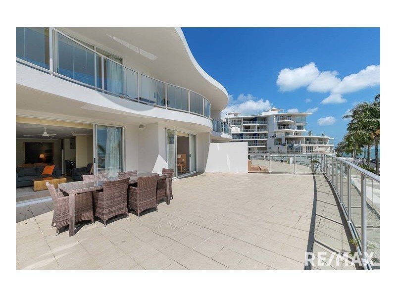 102/569 Esplanade, Urangan QLD 4655