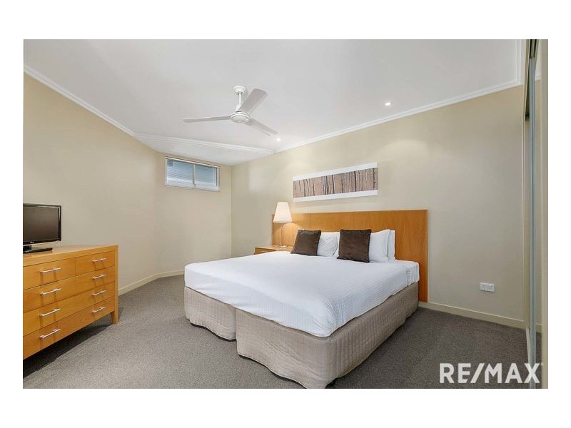 102/569 Esplanade, Urangan QLD 4655