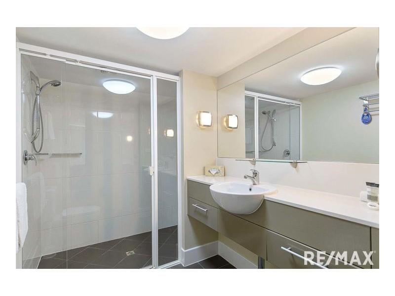 102/569 Esplanade, Urangan QLD 4655