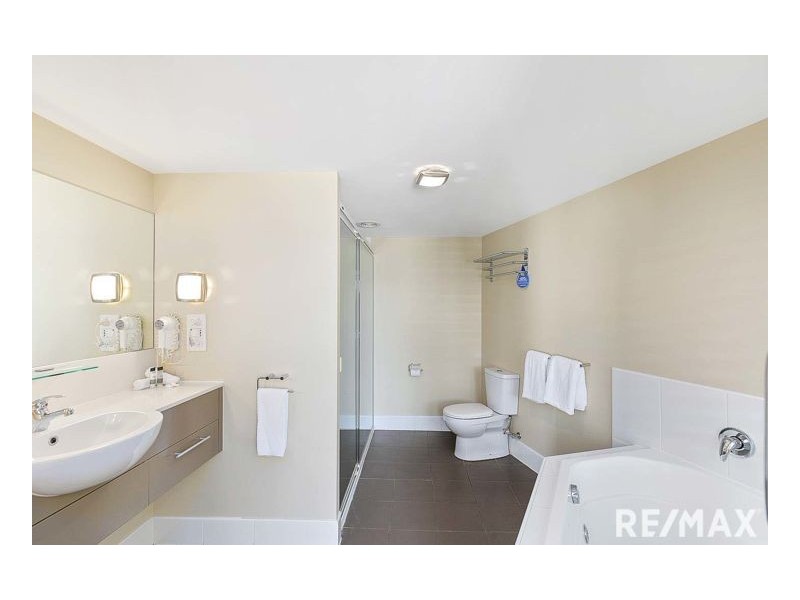 102/569 Esplanade, Urangan QLD 4655