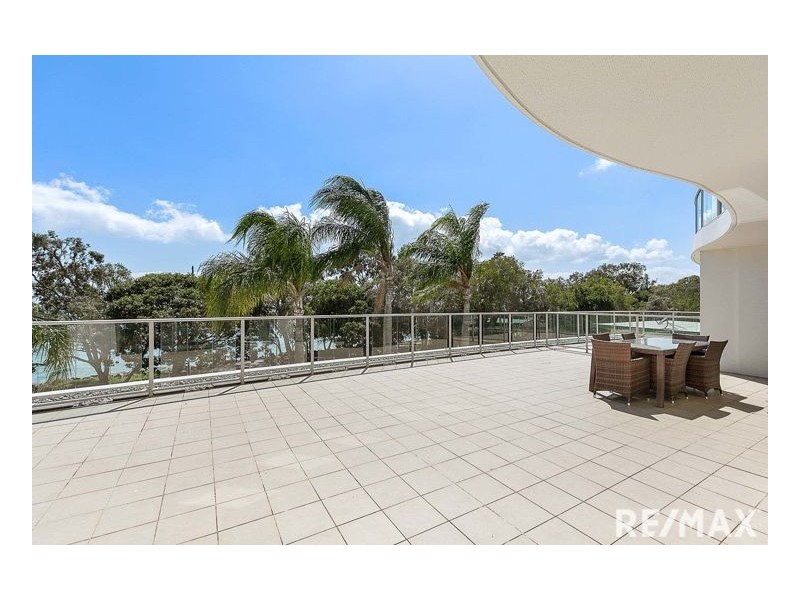 102/569 Esplanade, Urangan QLD 4655