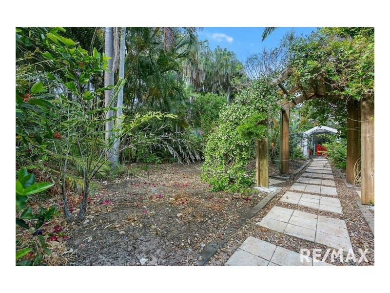 10-12 Palm Way, Dundowran Beach QLD 4655