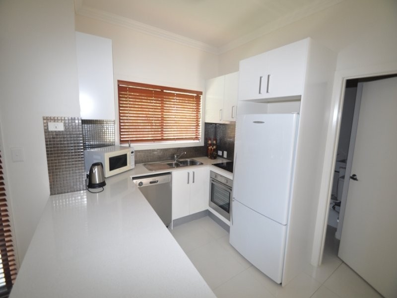 1/243 Torquay Terrace, Torquay QLD 4655