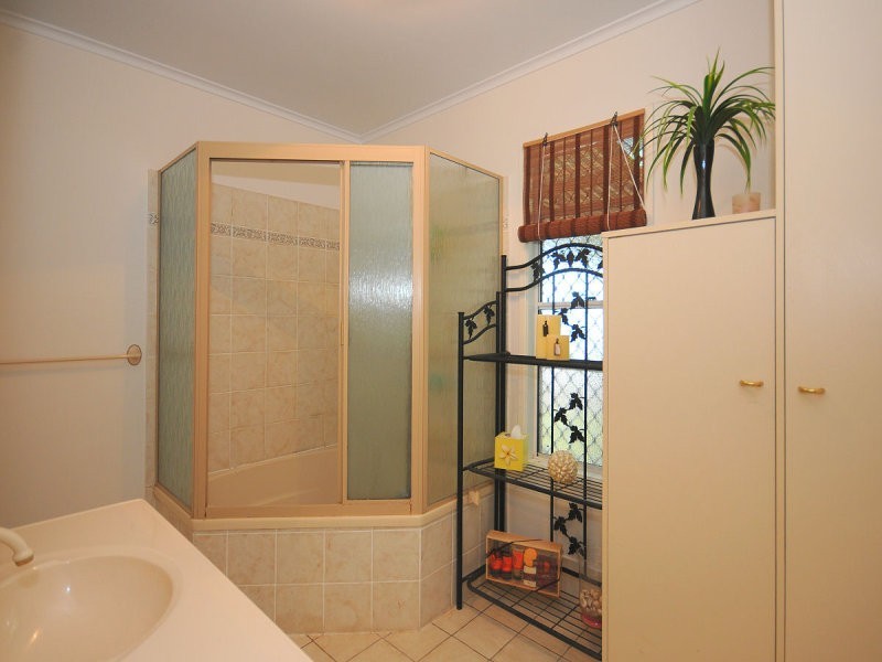 8 Corser Street, Point Vernon QLD 4655