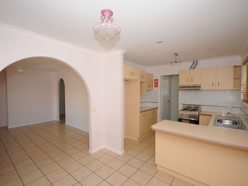 2 Bruce Street, Torquay QLD 4655