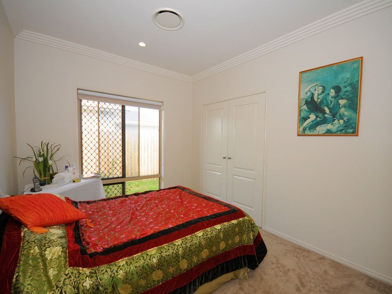 15 Rochester Ct, Urraween QLD 4655