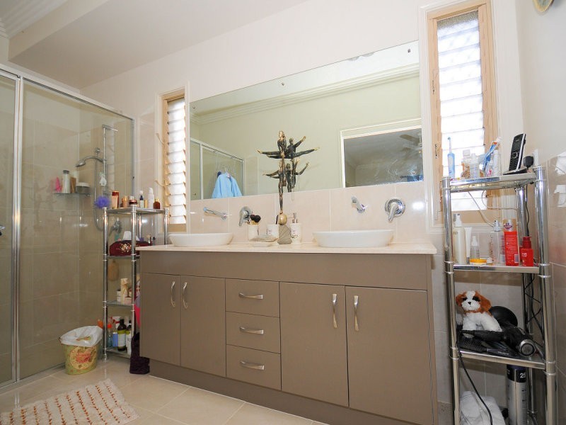 15 Rochester Ct, Urraween QLD 4655