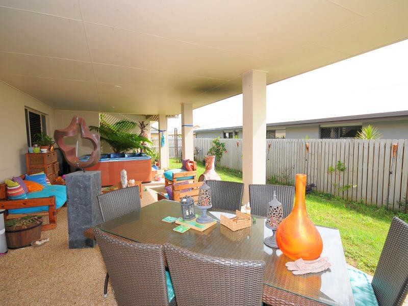 15 Rochester Ct, Urraween QLD 4655