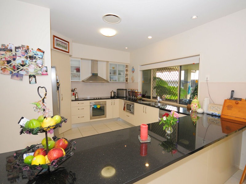 15 Rochester Ct, Urraween QLD 4655