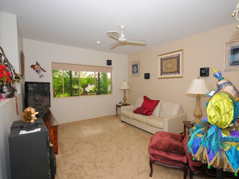 15 Rochester Ct, Urraween QLD 4655