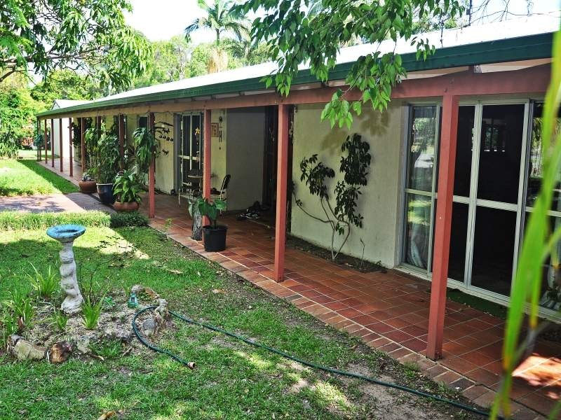 76 Boundary Road, Urangan QLD 4655