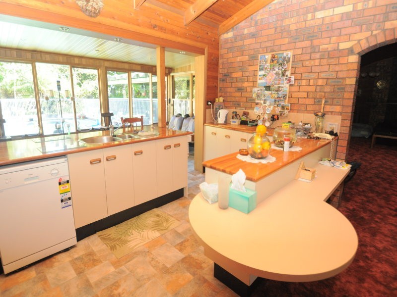 76 Boundary Road, Urangan QLD 4655