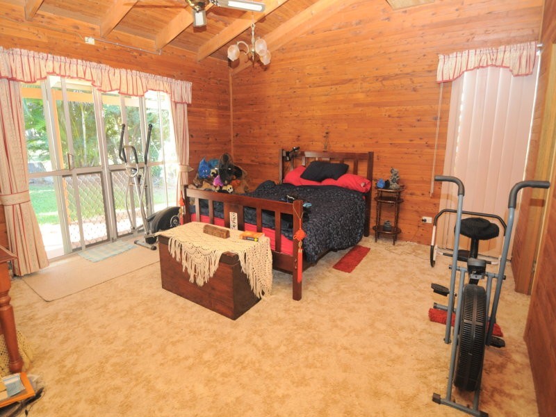 76 Boundary Road, Urangan QLD 4655