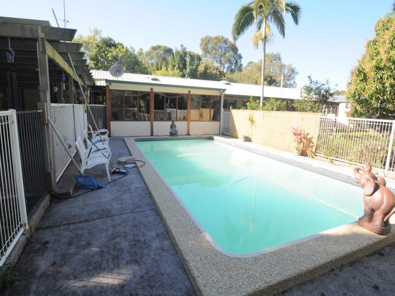76 Boundary Road, Urangan QLD 4655