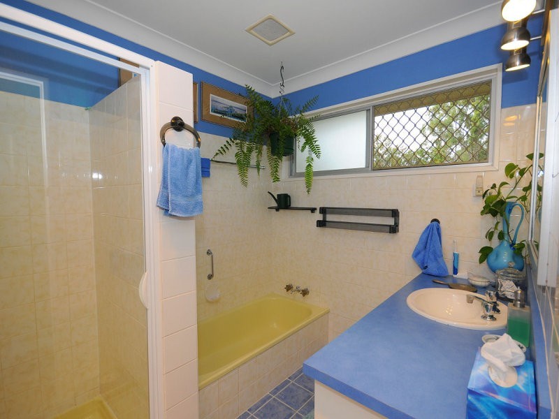 12 Parraweena Court, Point Vernon QLD 4655