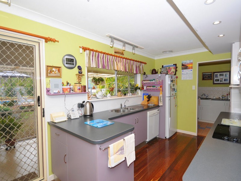 12 Parraweena Court, Point Vernon QLD 4655