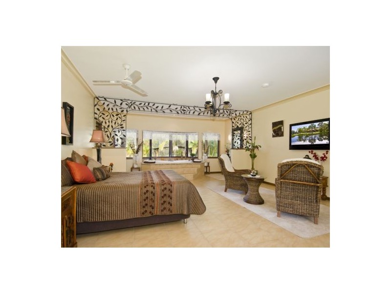 25 Shore Road W, Booral QLD 4655