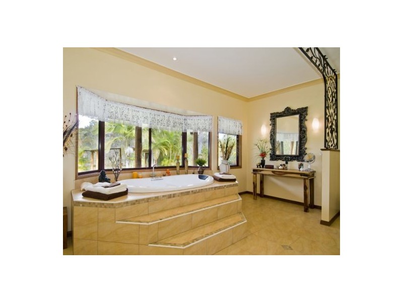 25 Shore Road W, Booral QLD 4655