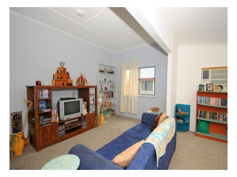 23 King Street, Urangan QLD 4655