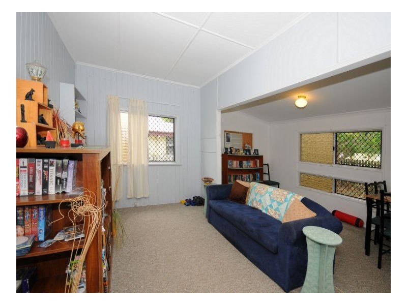 23 King Street, Urangan QLD 4655