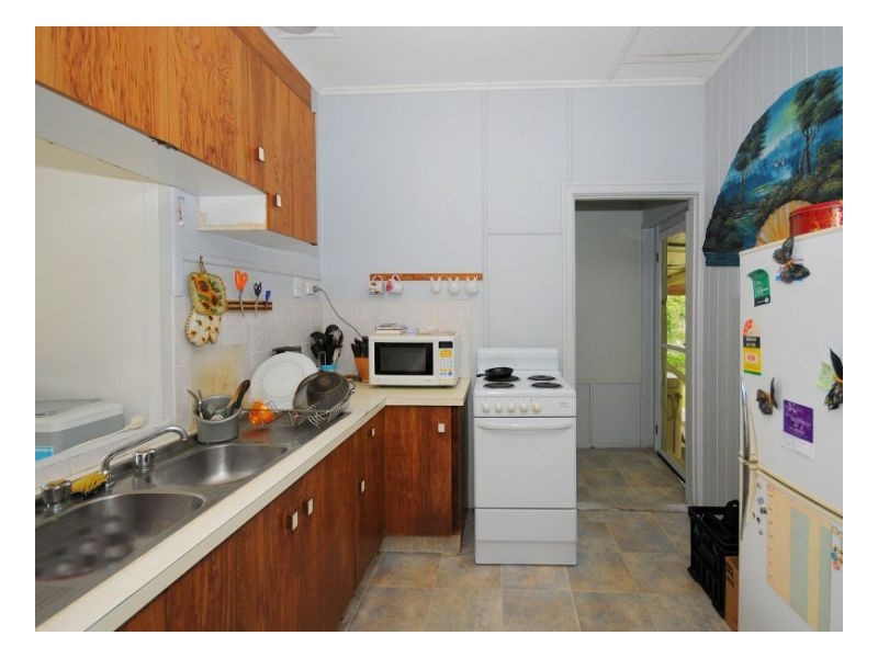 23 King Street, Urangan QLD 4655
