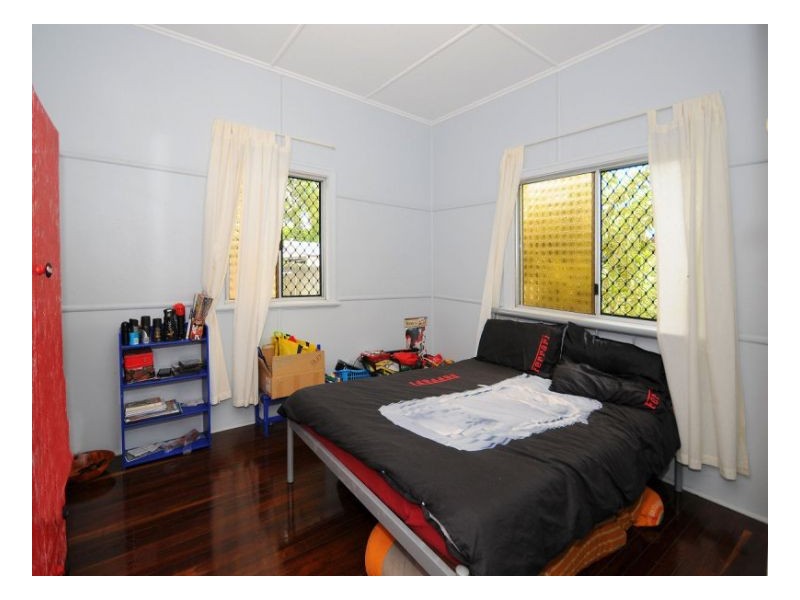 23 King Street, Urangan QLD 4655