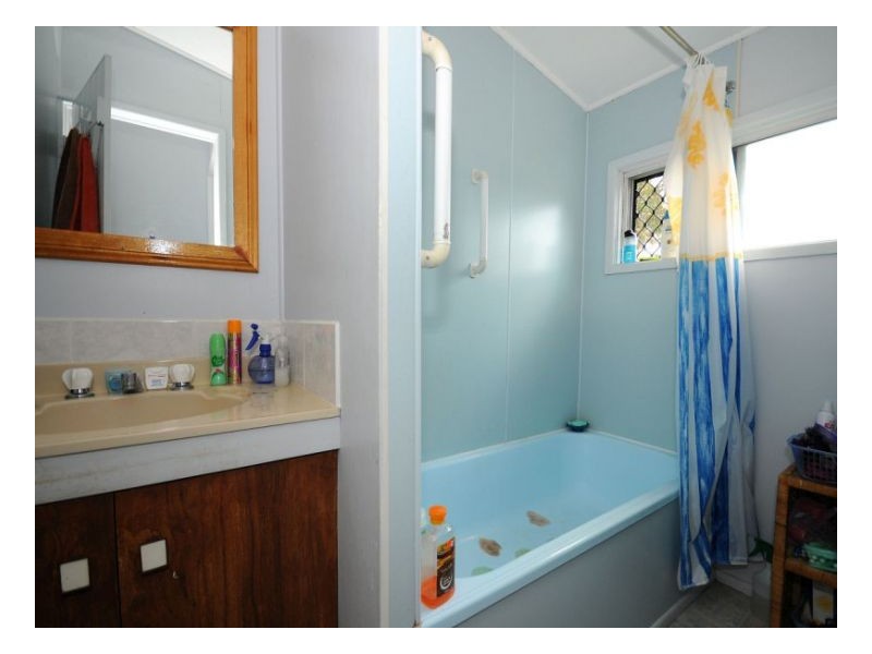 23 King Street, Urangan QLD 4655