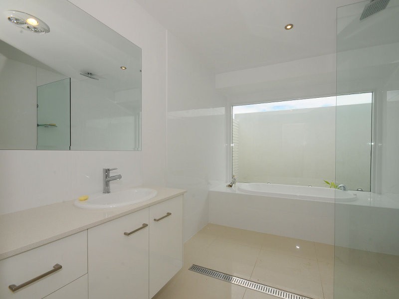 29 Parklands Blvd, Wondunna QLD 4655