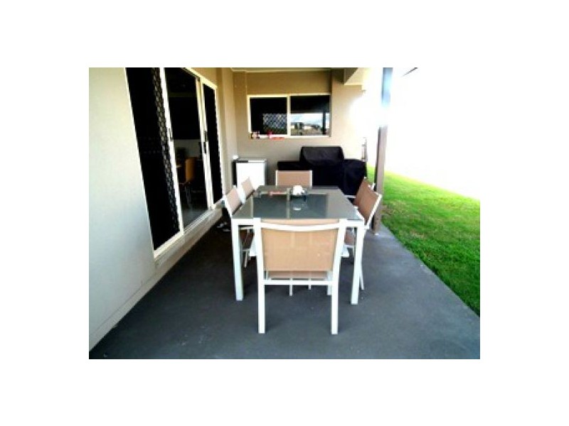 14 Teresa Street, Nikenbah QLD 4655